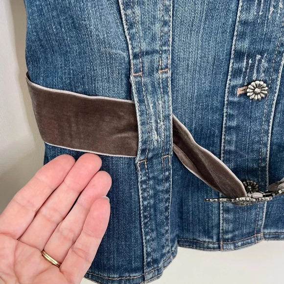 Velvet Accent Denim Jacket stonewashed vintage style boho girlhoodcore timeless - Picture 3 of 14